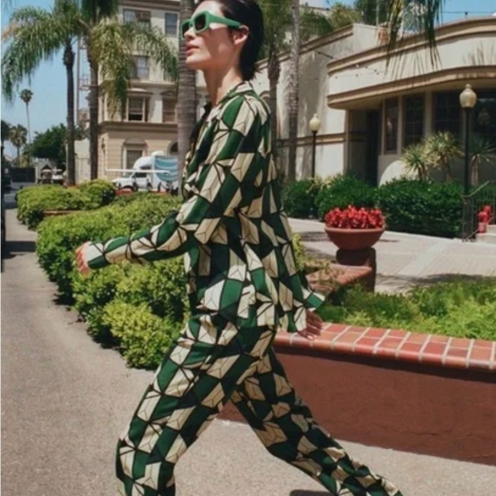 Green Geometric Resort Matching Set – Wide Leg Pants & Button Shirt size xsmall